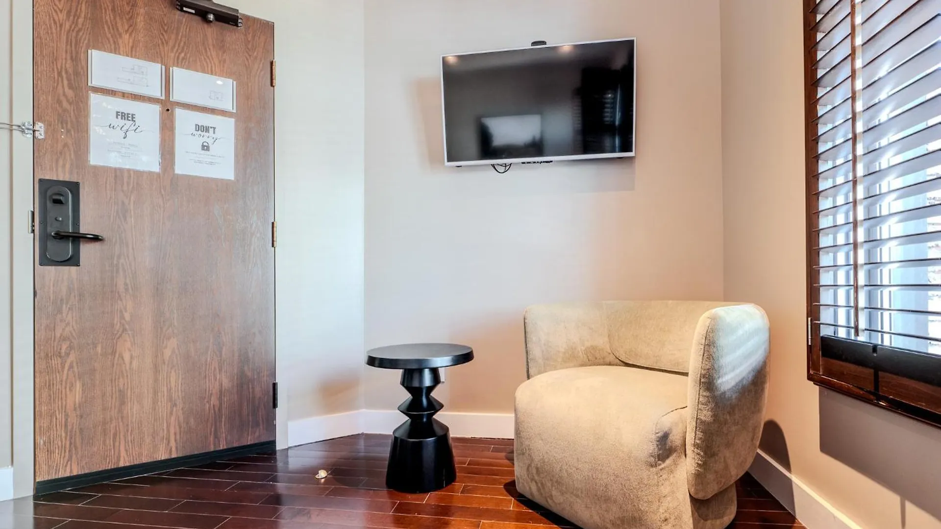 Self Check-In Boutique Hotel - Quartier Latin - Room 302 Montreal Aparthotel