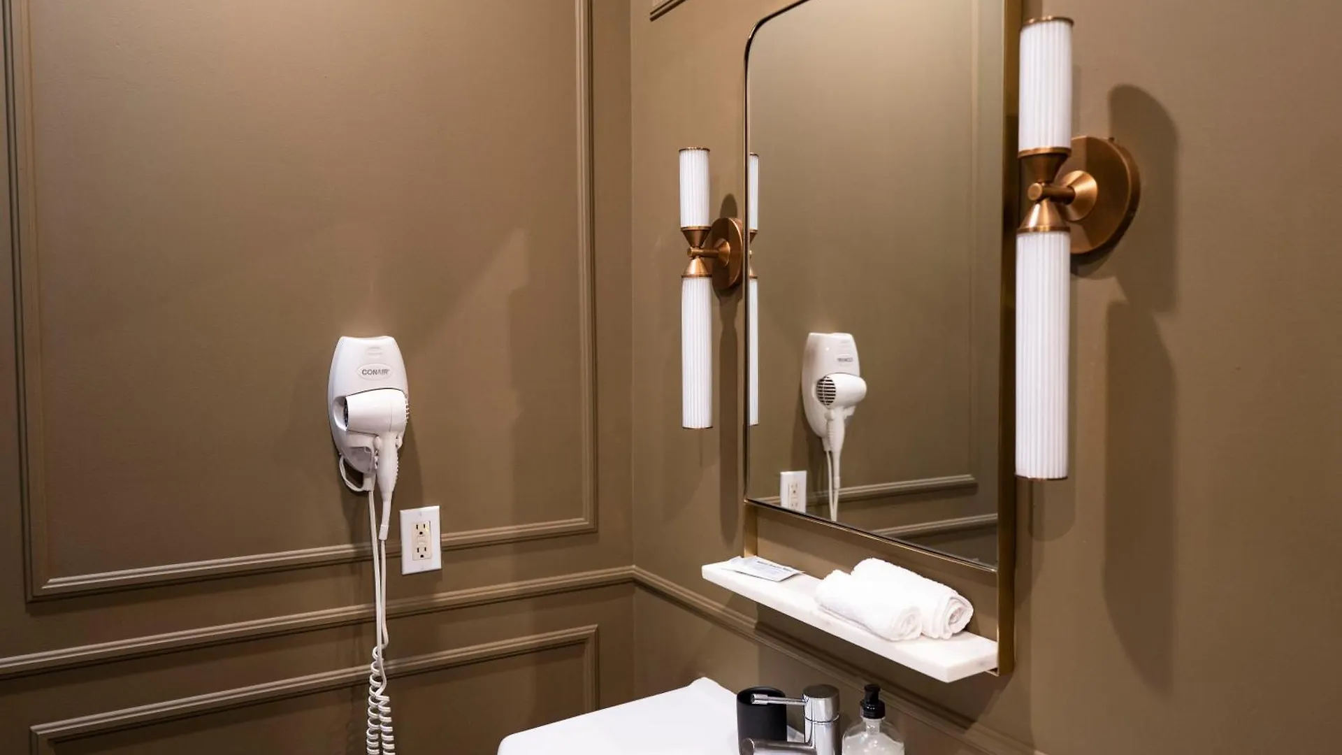 Aparthotel Self Check-In Boutique Hotel - Quartier Latin - Room 302 Montreal