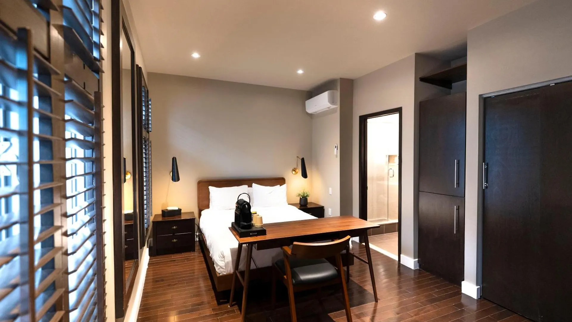 Self Check-In Boutique Hotel - Quartier Latin - Room 302 contacts