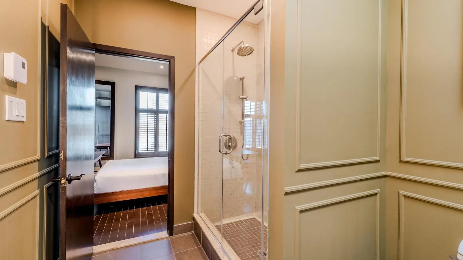 Aparthotel Self Check-In Boutique Hotel - Quartier Latin - Room 302 Montreal Canada