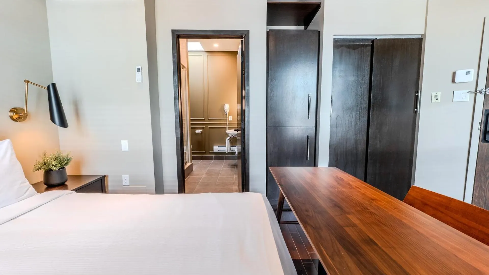 Self Check-In Boutique Hotel - Quartier Latin - Room 302 Montreal