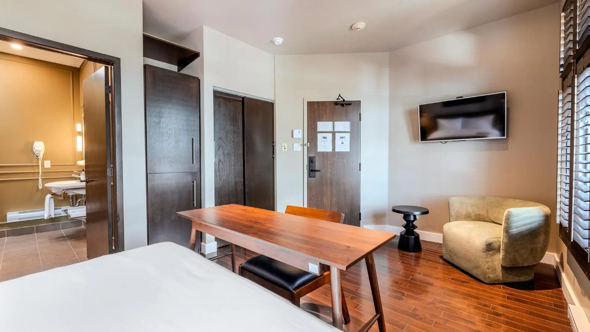 Self Check-In Boutique Hotel - Quartier Latin - Room 302 Montreal